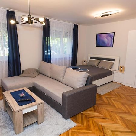 Apartman Studio Blue Subotica Esterno foto